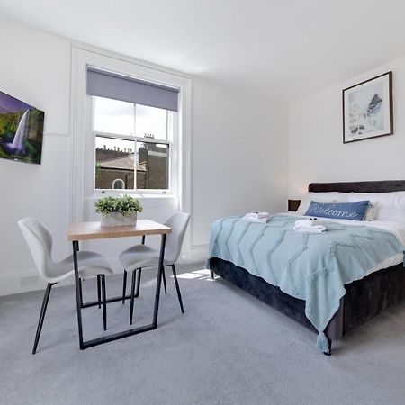 Suites By Rehoboth - M'Nuchah - Camden Road ลอนดอน ภายนอก รูปภาพ