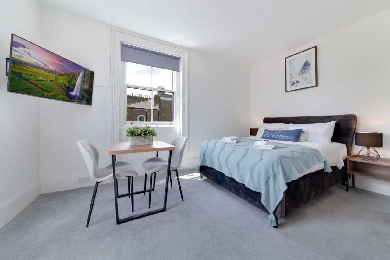 Suites By Rehoboth - M'Nuchah - Camden Road ลอนดอน ภายนอก รูปภาพ